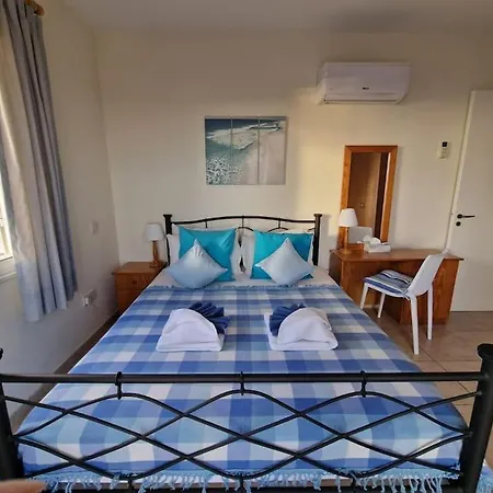 בית נופש Pretty Peyia *