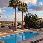 Pretty Peyia פאפוס